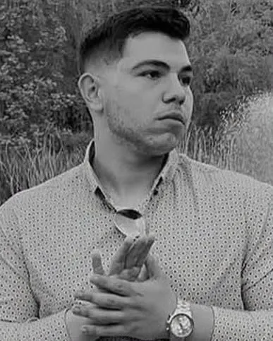 Student găsit fără viață într-o mașină acoperită de zăpadă. Tragedie provocată probabil de gazele de eșapament