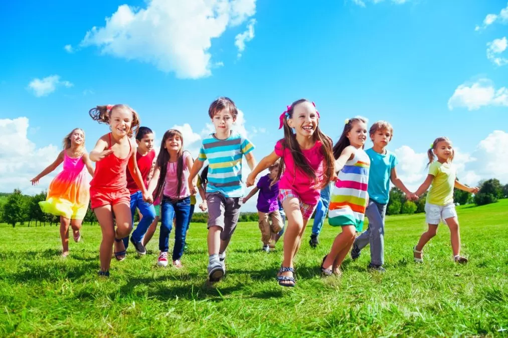 S-a aprobat calendarul școlar 2026-2027! Anunțul mult așteptat de elevi și părinți despre cele 5 vacanțe