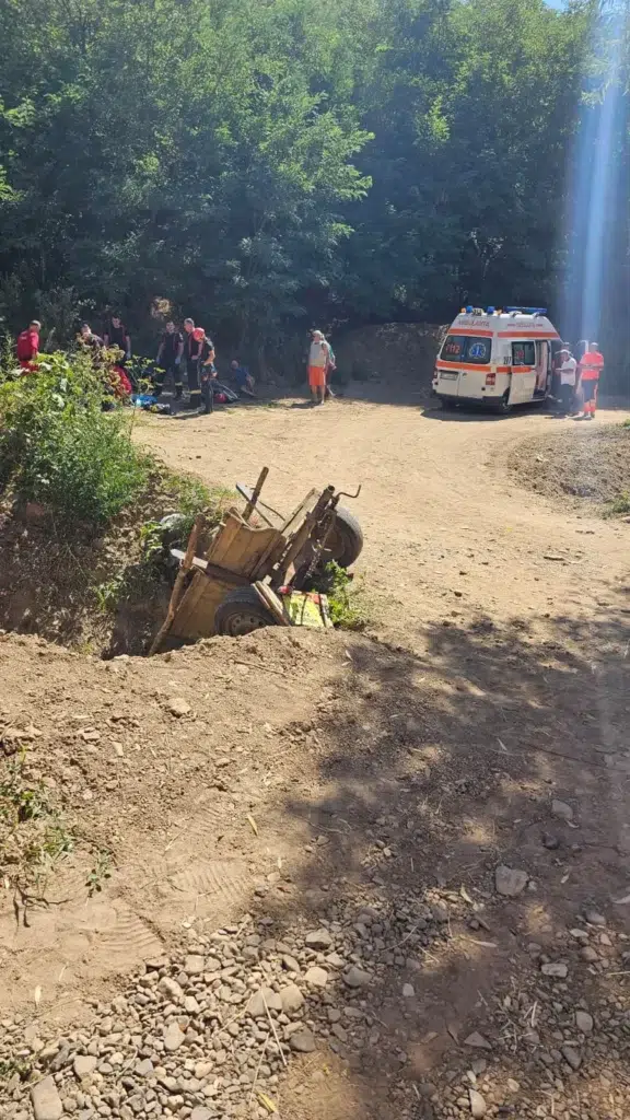 Accident grav în Iași. Un bărbat a murit strivit între un atelaj și un butoi