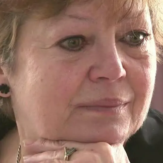 Anca Pandrea a marcat ziua lui Iurie Darie la cimitir. Actrița a împărțit tort și șampanie alături de apropiați