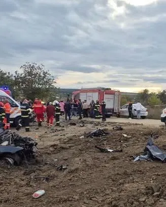 Tragedie rutieră în Iași. Trei persoane au murit în urma impactului dintre un autoturism și un camion