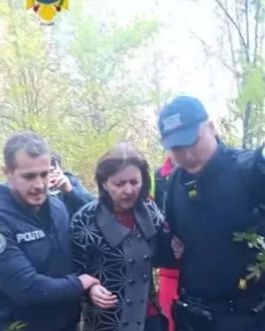 Femeia dispărută din Sebiș a fost găsită în siguranță. A sunat singură la 112 din pădure
