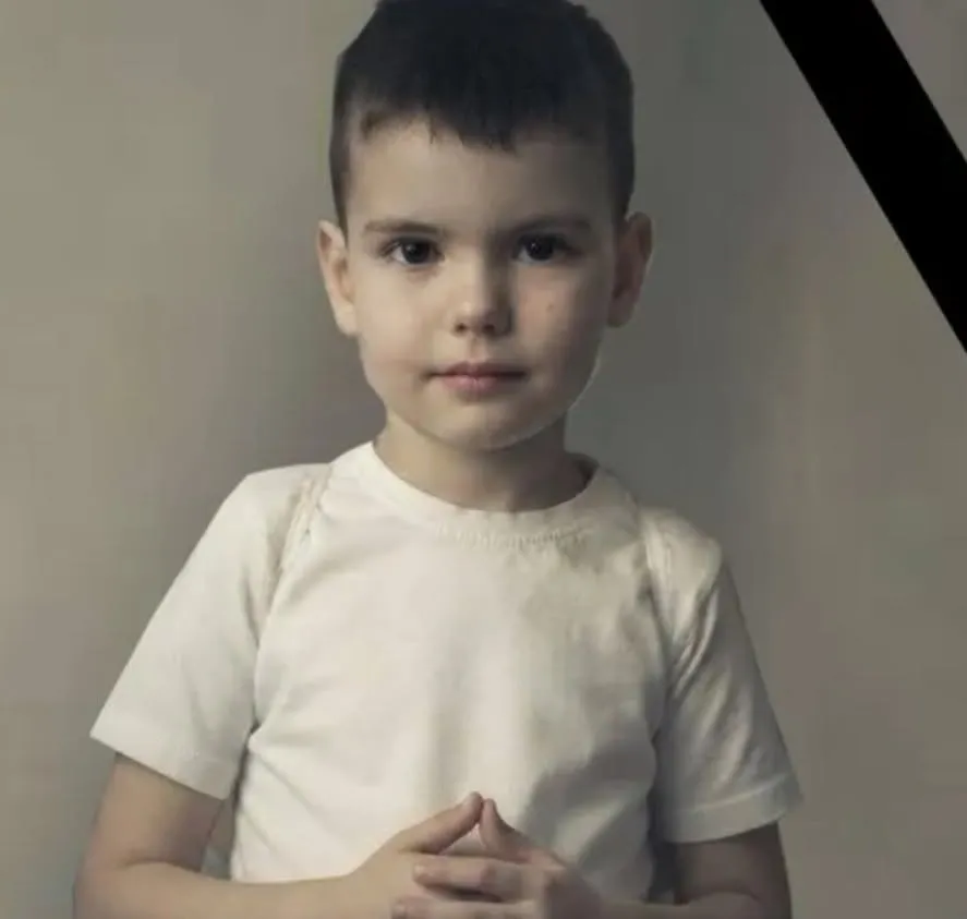 Tragedie la Bunești. Un copil de 5 ani a murit înecat într-un butoi cu apă din curtea casei