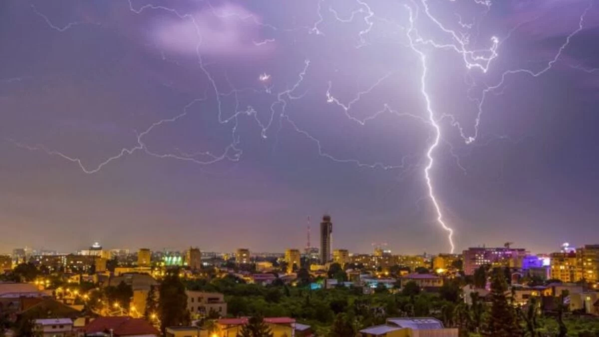Cod galben de furtuni și vijelii în mai multe regiuni. Meteorologii anunță o scădere semnificativă a temperaturilor